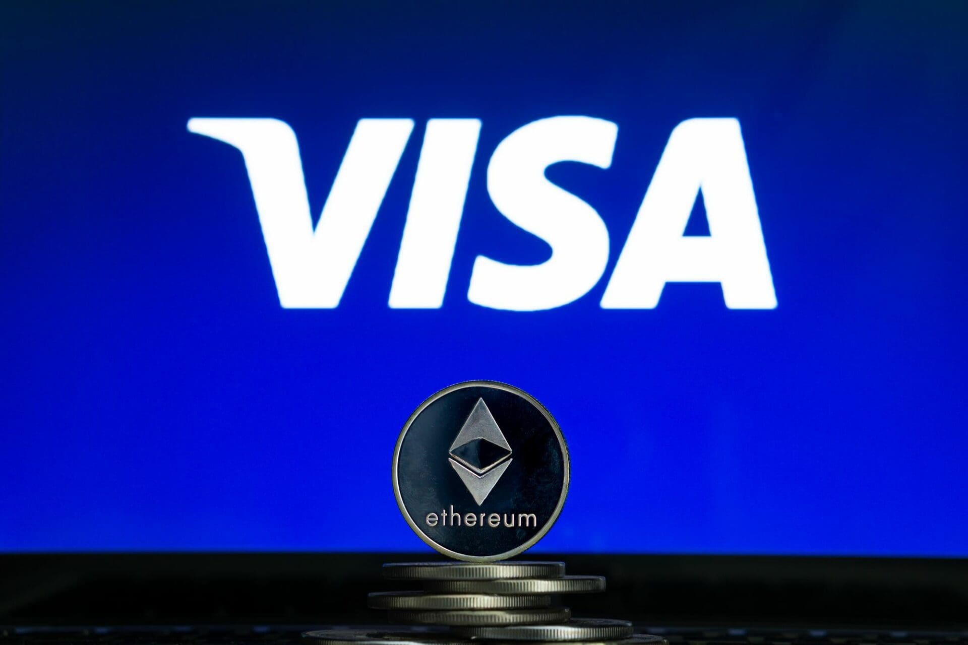 Visa scommette su Ethereum e Solana con nuovi piani crypto